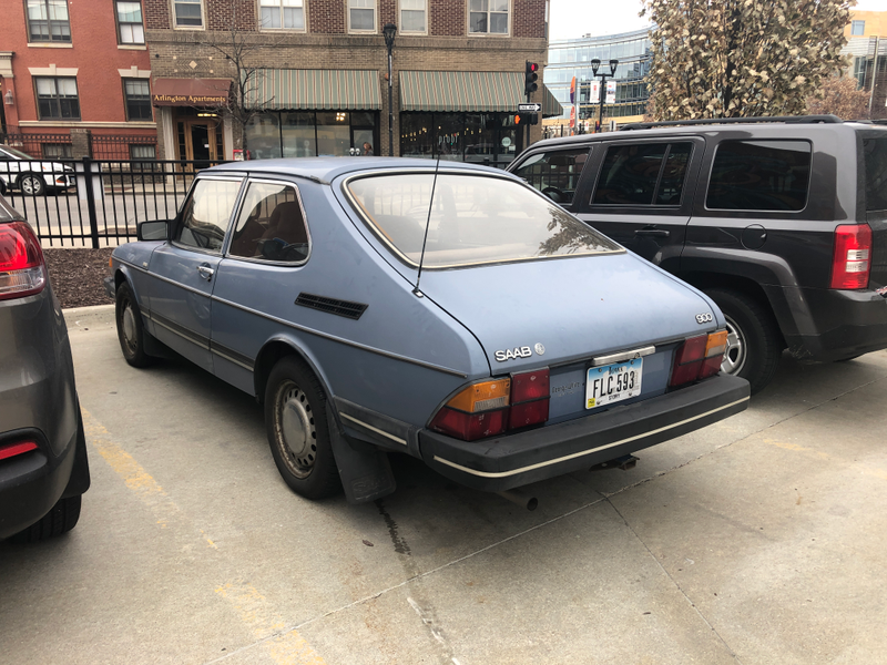 Illustration for article titled Saw a surprising number of cool cars while out today